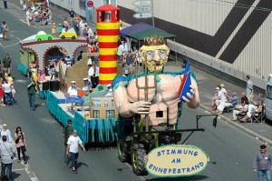 2010 – Kirmes-Sonntag Straßenrand, Mittwoch dann zum Iämpestrand