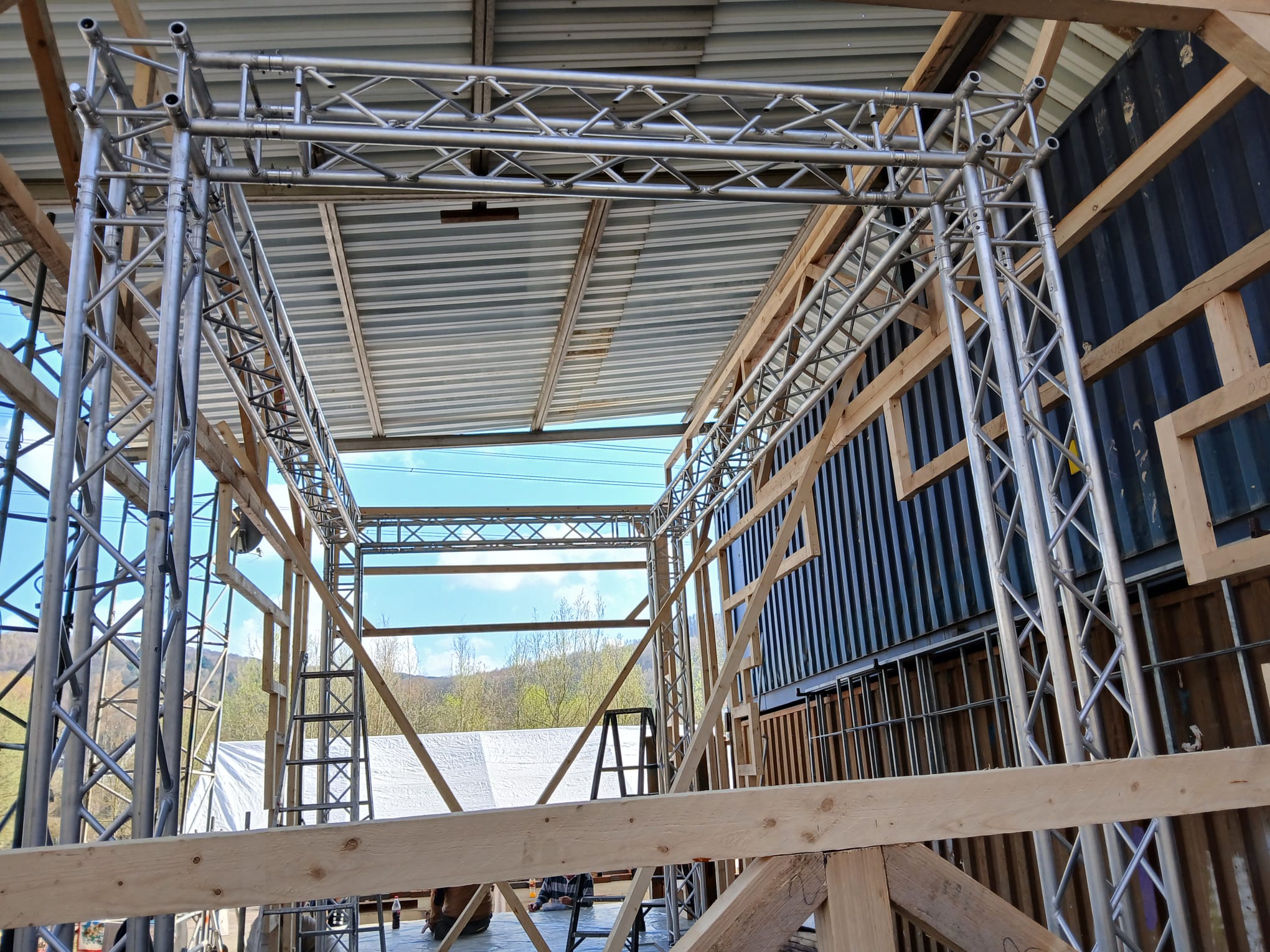 Der wagenbau startet.